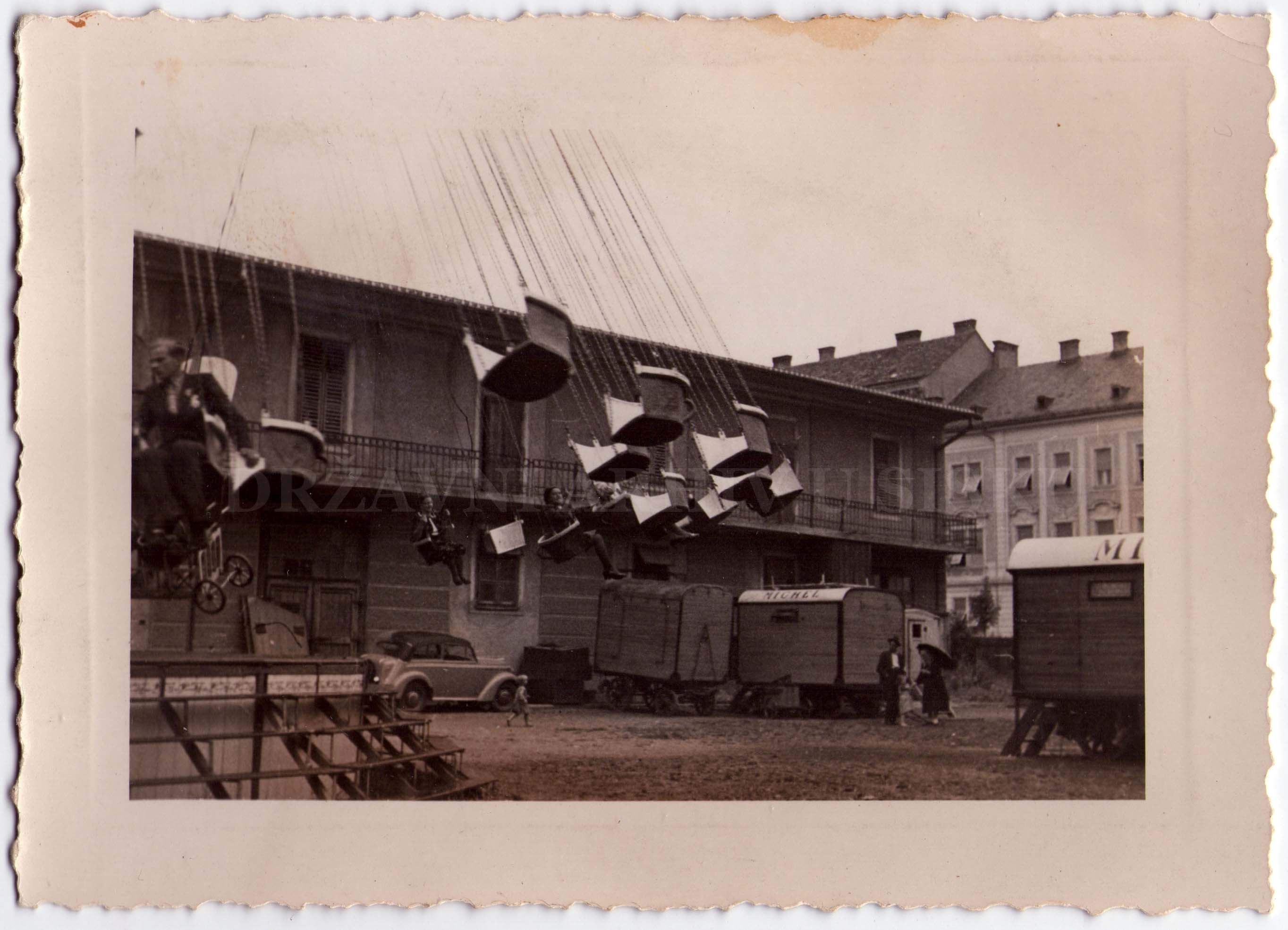 Vrtuljak u III. ulici, oko 1930.